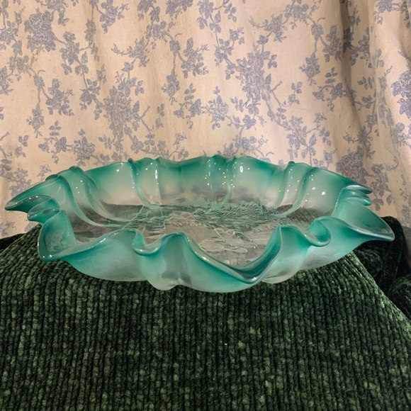 VTG Mikasa Spruce Green Ruffled Edge Frosted Glass Christmas Story 13" Platter - Picture 9 of 13